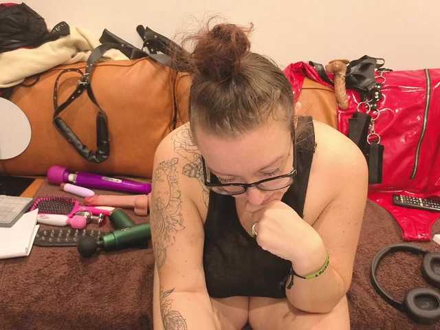 JadeStarUK's BongaCams show and profile