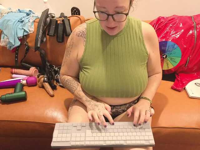 JadeStarUK's BongaCams show and profile