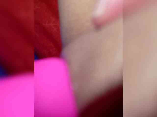 JuicyYumYum90 webcam