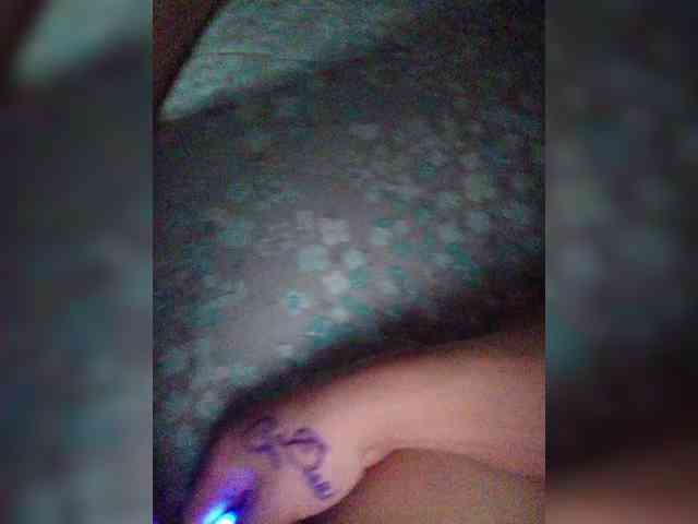 JuicyYumYum90 webcam