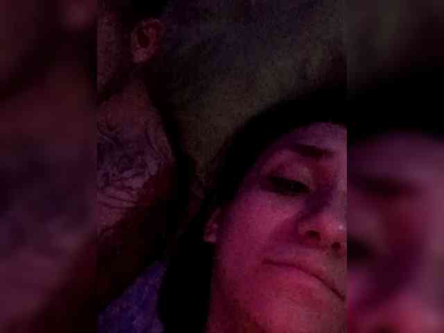 JuicyYumYum90 webcam