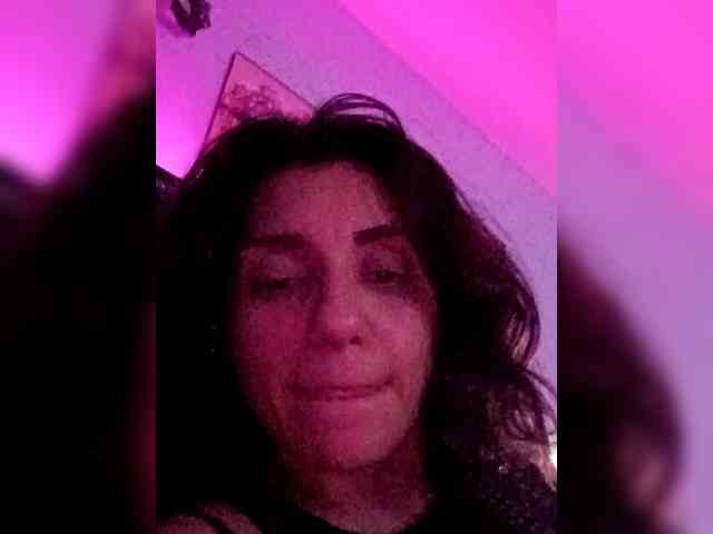 JuicyYumYum90 webcam