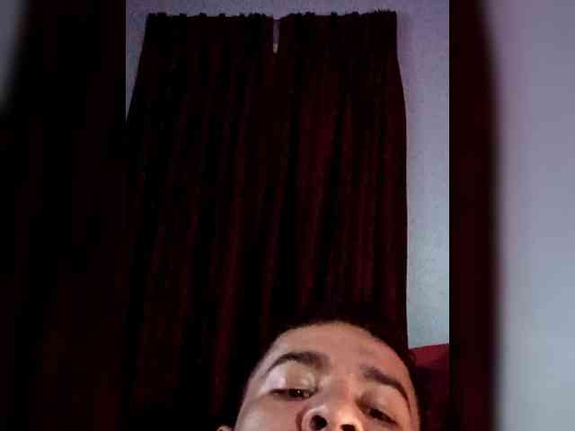 JuicyYumYum90 webcam