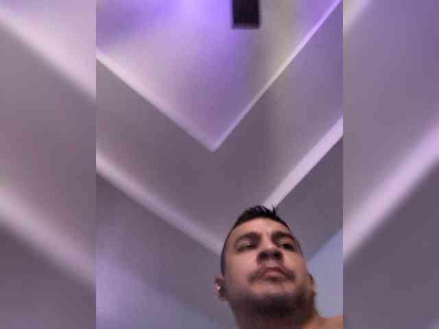 JuicyYumYum90 webcam