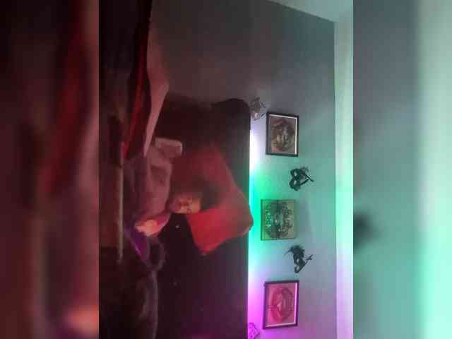 JuicyYumYum90 webcam