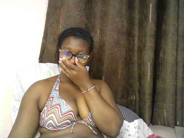 pretty-luna Live Webcam on BongaCams