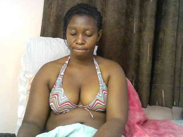 pretty-luna Live Webcam on BongaCams