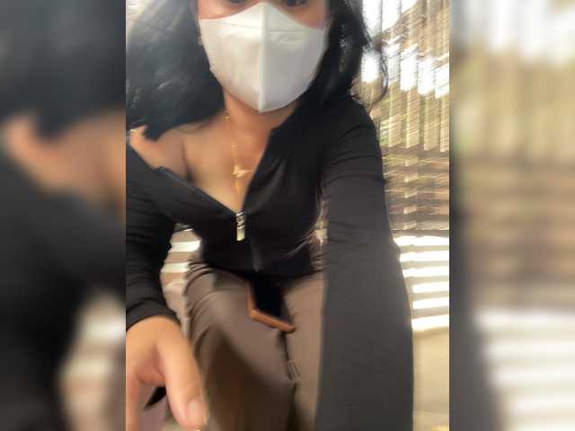 Bigassbee's BongaCams show and profile