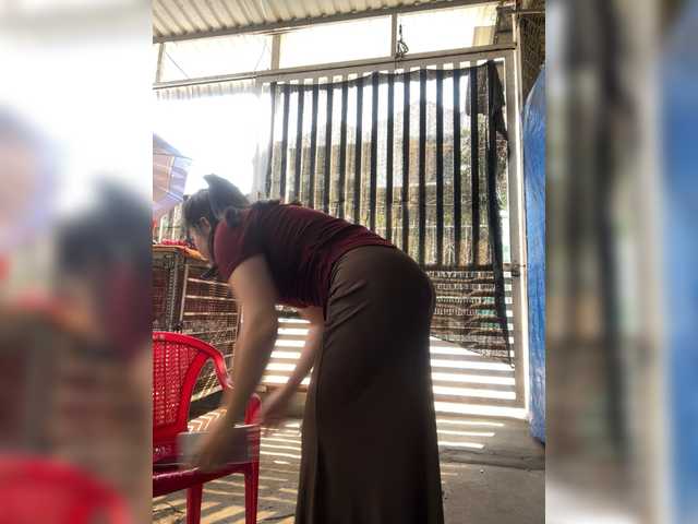 Bigassbee's BongaCams show and profile