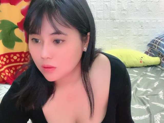 Bigassbee's BongaCams show and profile