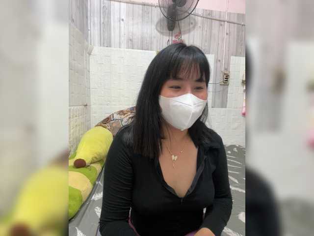 Bigassbee's BongaCams show and profile