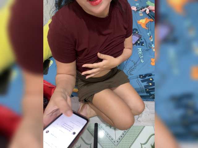 Bigassbee's BongaCams show and profile