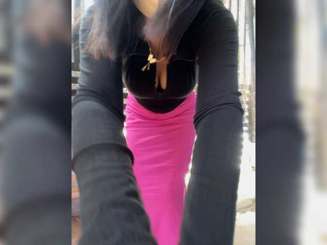 Bigassbee's BongaCams show and profile