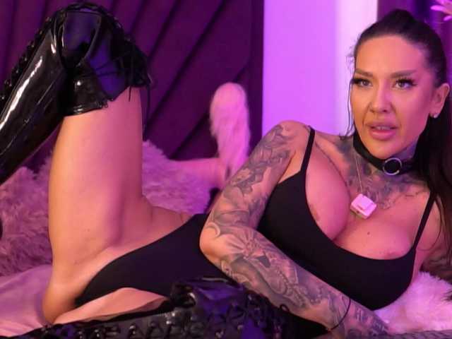 ScarletNoir's BongaCams show and profile