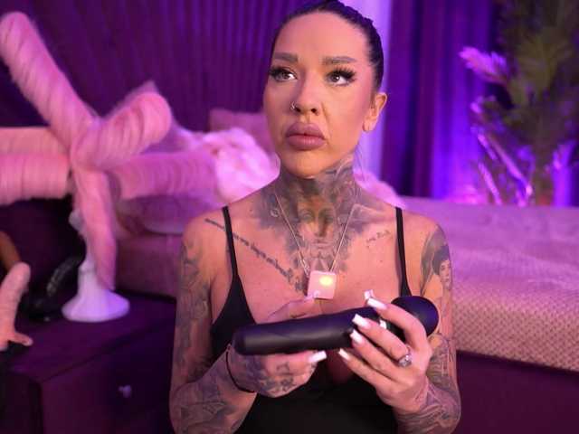 ScarletNoir's BongaCams show and profile