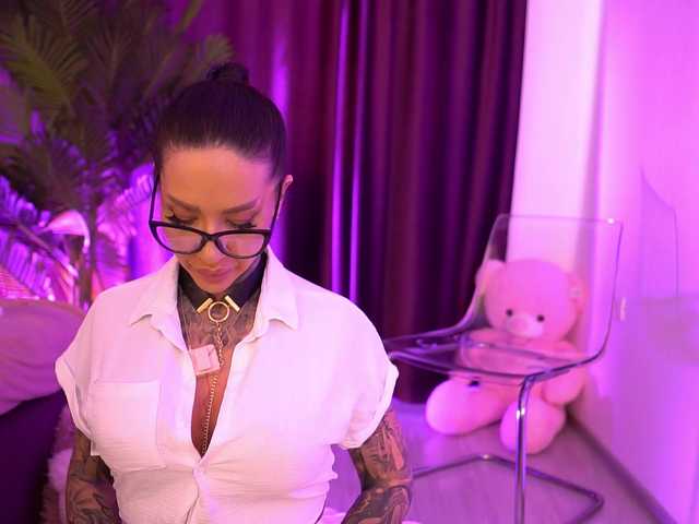 ScarletNoir's BongaCams show and profile