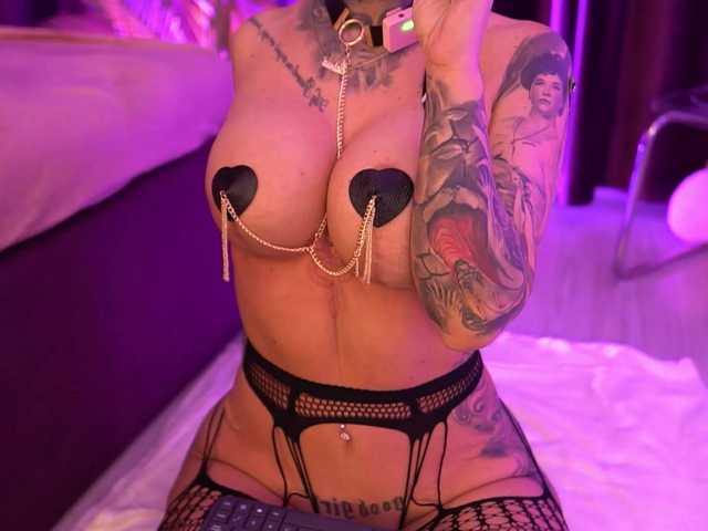 ScarletNoir's BongaCams show and profile