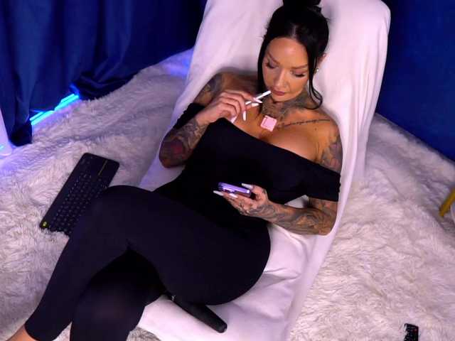 Sex chat gratuit in direct cu ScarletNoir pe BongaCams