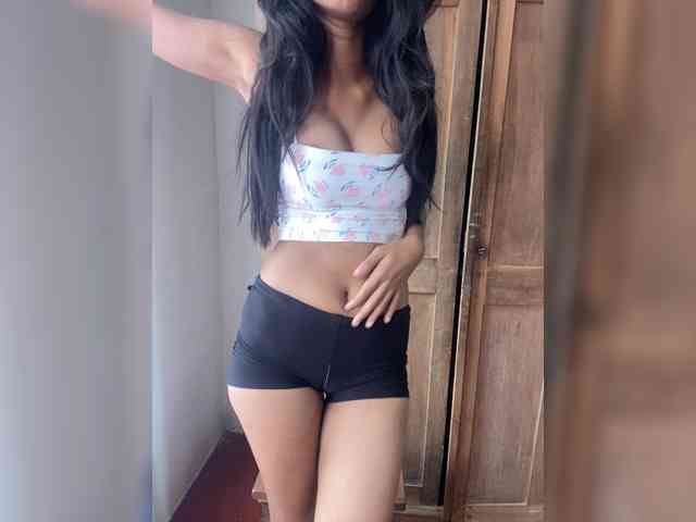 Shanudri77 Live Webcam on BongaCams
