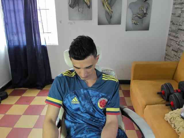 felipe-colinss Live Webcam on BongaCams