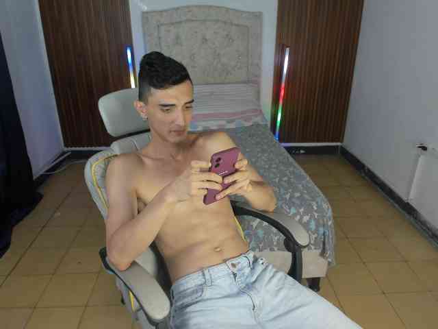 felipe-colinss Live Webcam on BongaCams