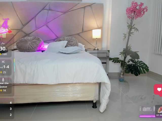 issi-loren's BongaCams show and profile