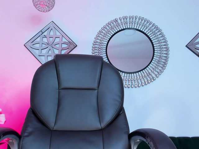 issi-loren's BongaCams show and profile