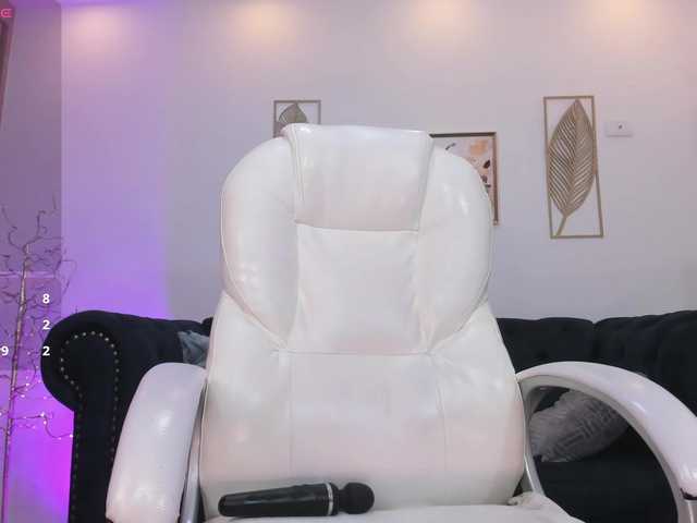 issi-loren's BongaCams show and profile