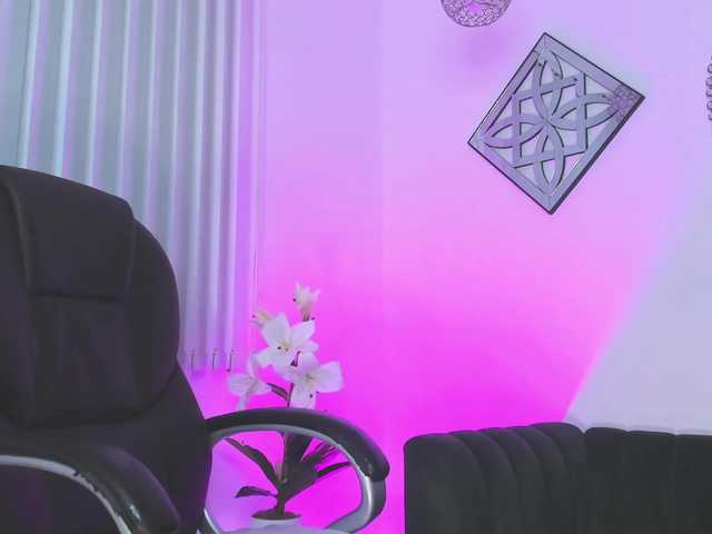 issi-loren's BongaCams show and profile