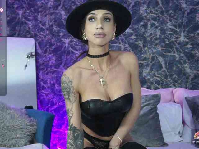 BriannaGolddenn webcam