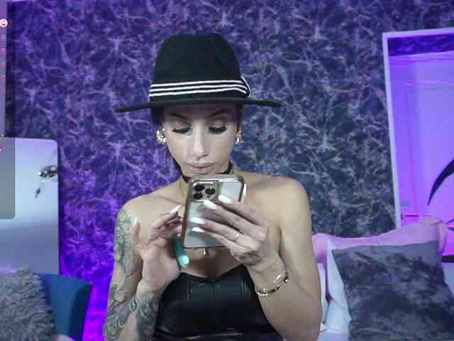 BriannaGolddenn webcam