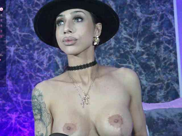 BriannaGolddenn webcam