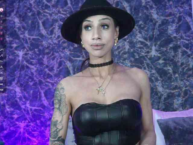 BriannaGolddenn webcam