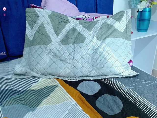 Bombom-brown's BongaCams show and profile