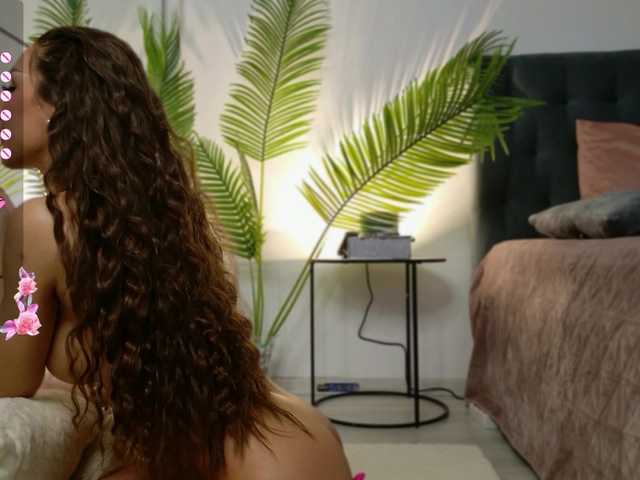 JuliaQuin's BongaCams show and profile