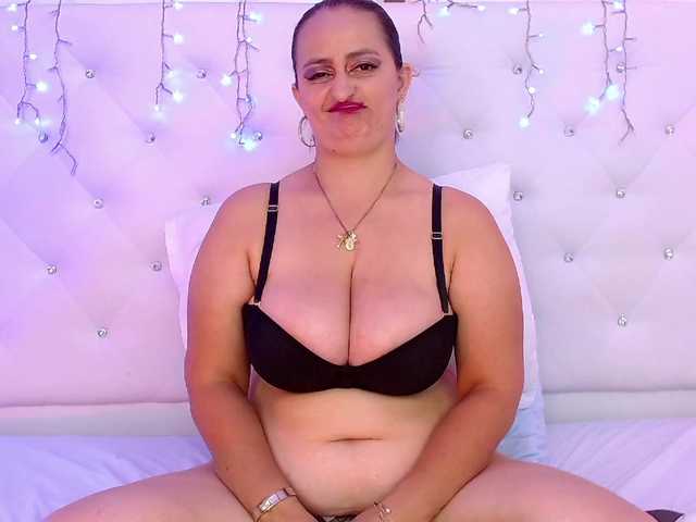queendesiree's BongaCams show and profile