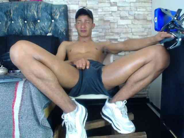 izan-hot2 Live Webcam on BongaCams