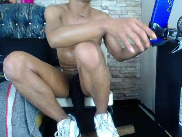 izan-hot2 Live Webcam on BongaCams