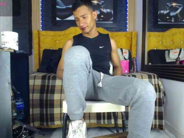 izan-hot2 Live Webcam on BongaCams