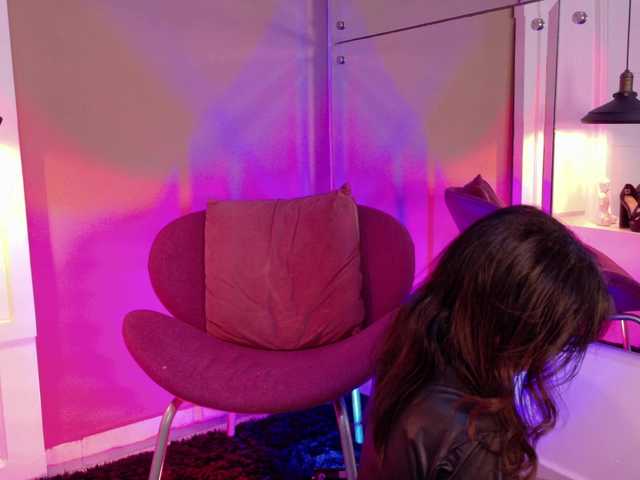 Foxxy-Roxxy's BongaCams show and profile