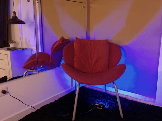 Foxxy-Roxxy's BongaCams show and profile