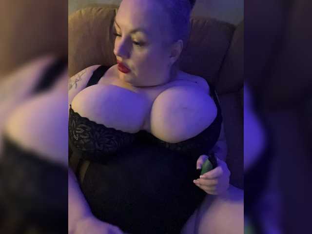RobinLili's BongaCams show and profile