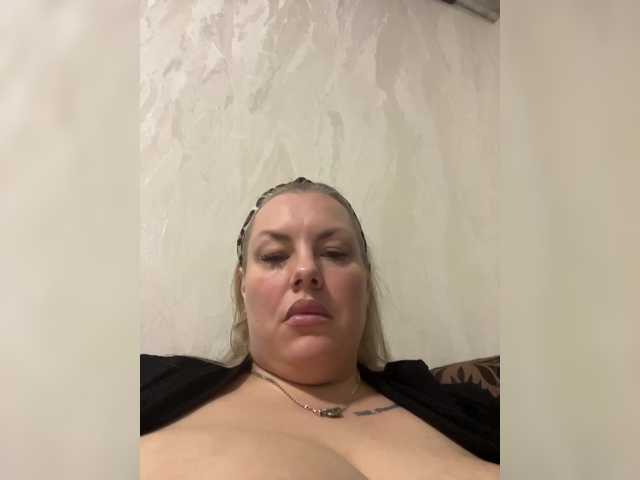 RobinLili's BongaCams show and profile