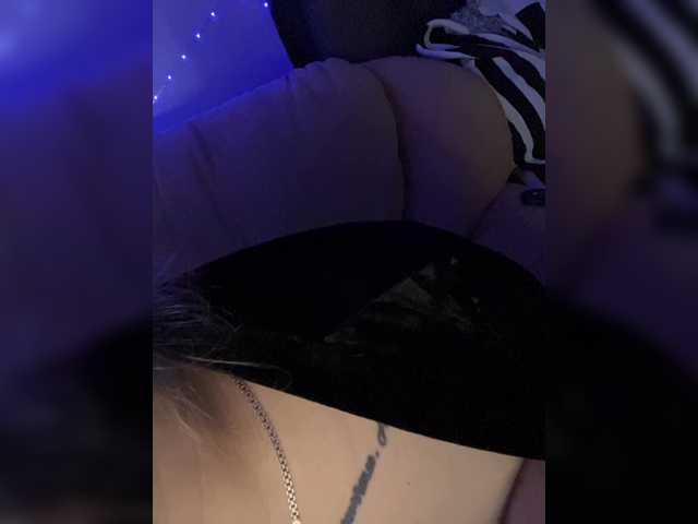 RobinLili's BongaCams show and profile