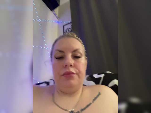 RobinLili's BongaCams show and profile