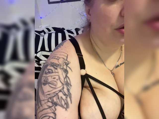 RobinLili's BongaCams show and profile