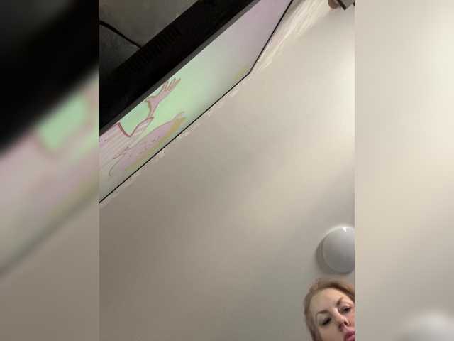 RobinLili's BongaCams show and profile