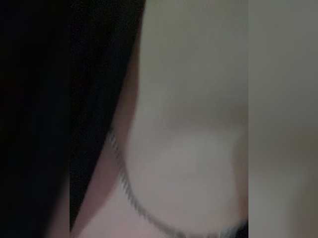 RobinLili video chat preview