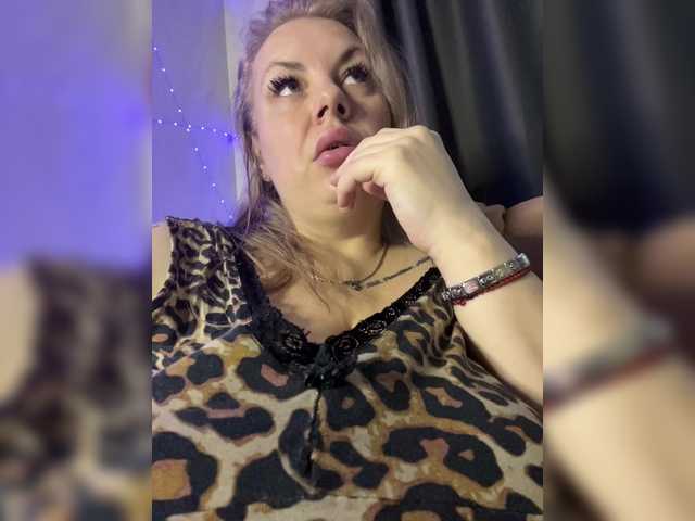 RobinLili's BongaCams show and profile