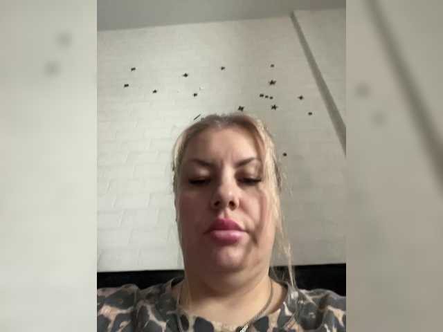 RobinLili's BongaCams show and profile